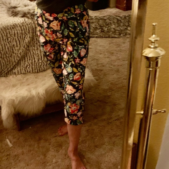 Floral cotton capris Size small 4/6 - Picture 1 of 7